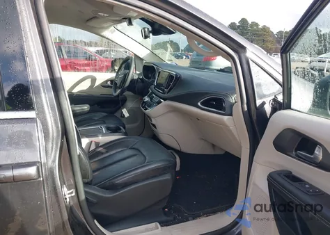 2023 Chrysler Pacifica Hybrid Touring L z USA, uszkodzony, nr VIN 2C4RC1L77PR584250